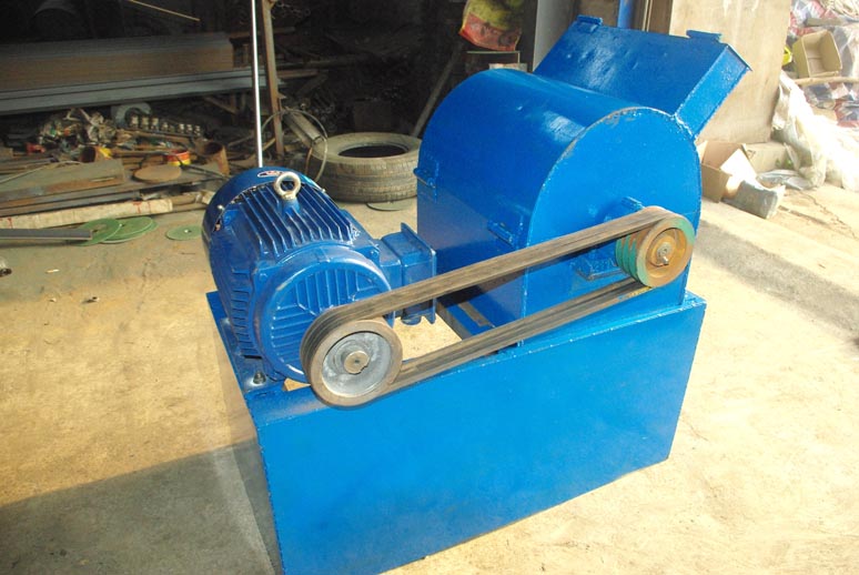 粉餅機，碎餅機，大餅打碎機，花生茶籽大豆餅粉碎機